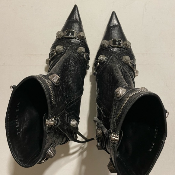 BALENCIAGA Le Cagole studded crinkled-leather ankle boot - Picture 3 of 8